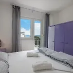 Sea View Neti - Happy