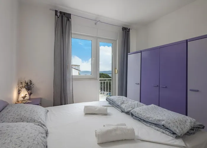 Sea View Neti - Happy